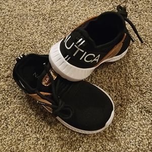 Size 7 Girls Nautica Tennis Shoes | Black and gold